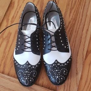 Studded wing tips